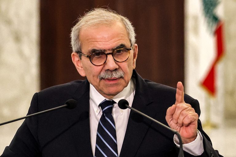 عنوان جذاب و ترند برای موضوع ‘نواف سلام’:“نواف سلام: دنیای جدید ارتباطات در دستان شما”این عنوان حس کنجکاوی و جذابیت را به مخاطب القا می‌کند و نشان‌دهنده نوآوری و دستاوردهای جدید در عرصه ارتباطات است.