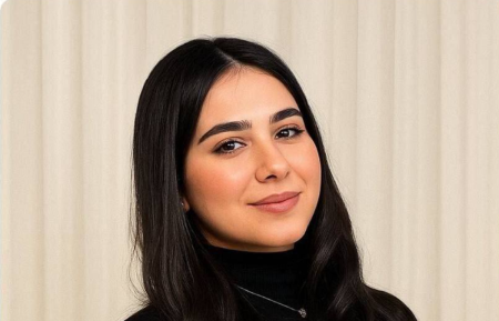 عنوان جذاب و ترند برای موضوع "نیلوفر قلعه وند" می‌تواند باشد: "نیلوفر قلعه وند: ستاره‌ای درخشان در آسمان هنر معاصر ایران" اگر بخواهید می‌توانم عناوین دیگری هم پیشنهاد دهم. 1 به روز چی | رتبه 1 مطالب جالب و خواندی