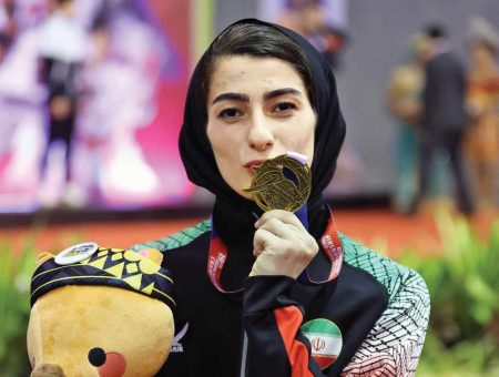 زندگی و دستاوردهای درخشان آتوسا گلشادنژاد: از موفقیت‌های هنری تا تاثیرات فرهنگی 1 به روز چی | رتبه 1 مطالب جالب و خواندی