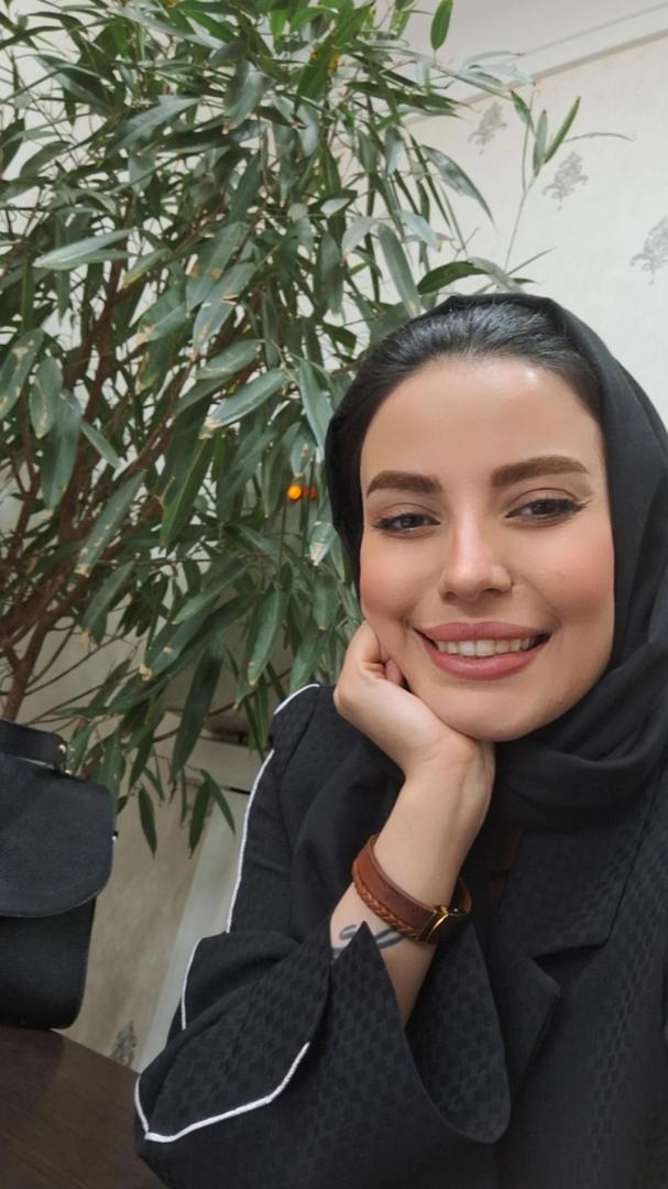 “عاطفه حبیبی: ستاره‌ای درخشان در دنیای هنر و احساسات”