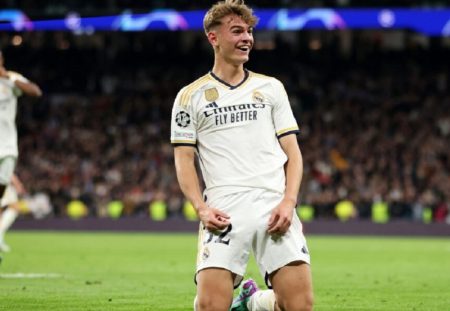 عنوان جذاب: "سفر به دنیای نیکو پاز: از هنرهای خلاقانه تا موفقیت‌های بی‌نظیر!" 2 به روز چی | رتبه 1 مطالب جالب و خواندی