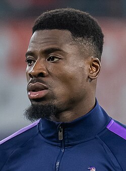 عنوان پیشنهادی: "سرژ اوریه: از قهرمانی در زمین فوتبال تا چالش‌های زندگی" 5 به روز چی | رتبه 1 مطالب جالب و خواندی