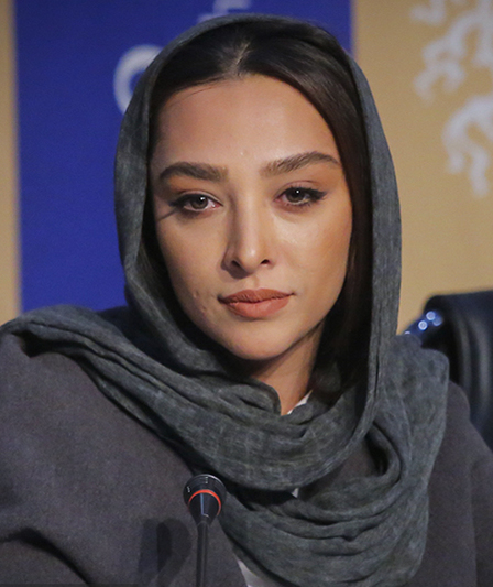 عنوان جذاب و ترند برای موضوع 'آناهیتا درگاهی': "آناهیتا درگاهی: از پشت صحنه تا ستاره‌ی تقریبا فراموش‌شده سینما!" یا "آناهیتا درگاهی: داستانی از تلاش، هنر و سکوت در دنیای سینما!" این عناوین می‌توانند توجه خوانندگان را جلب کنند و فضای موضوع را به خوبی منتقل کنند. 2 به روز چی | رتبه 1 مطالب جالب و خواندی